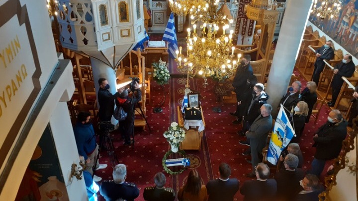 Πέτα Άρτας: Σε κλίμα συγκίνησης η νεκρώσιμος ακολουθία του ήρωα της ΕΛ.ΔΥ.Κ, Κωνσταντίνου Κόκκα
