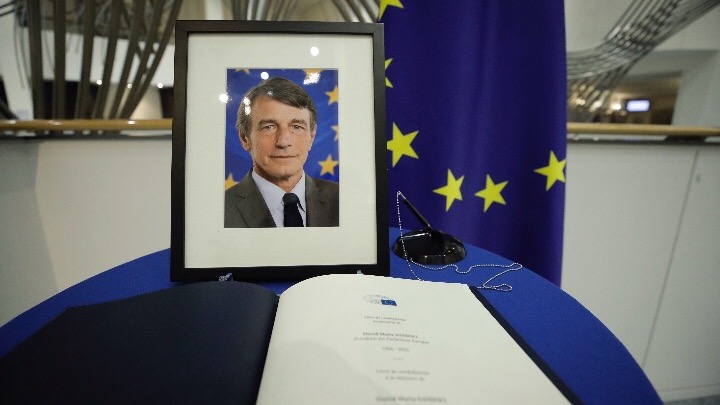 Σε λαϊκό προσκύνημα η σορός του Νταβίντ Σασόλι – Την Παρασκευή η κηδεία