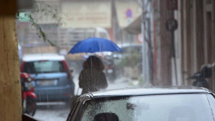 Καιρός: Σημαντικά ύψη βροχής σε Κυκλάδες και Κρήτη – Υποχωρεί από το μεσημέρι η κακοκαιρία