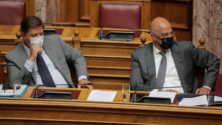 Στο πρωινό εργασία της Γαλλικής Πρεσβείας οι Δένδιας και Βαρβιτσιώτης