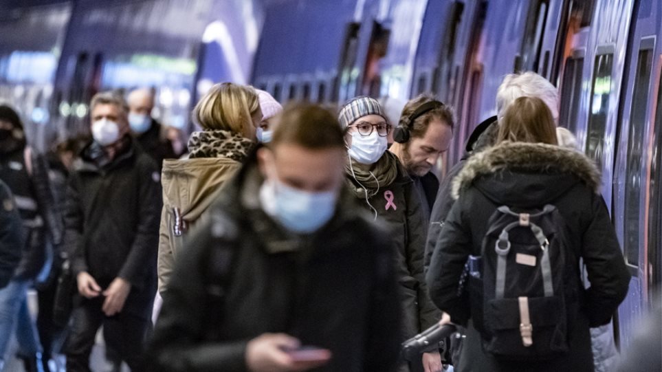 Ασταμάτητη η Όμικρον και στη Σουηδία: Νέο ρεκόρ κρουσμάτων με πάνω από 41.000 μολύνσεις