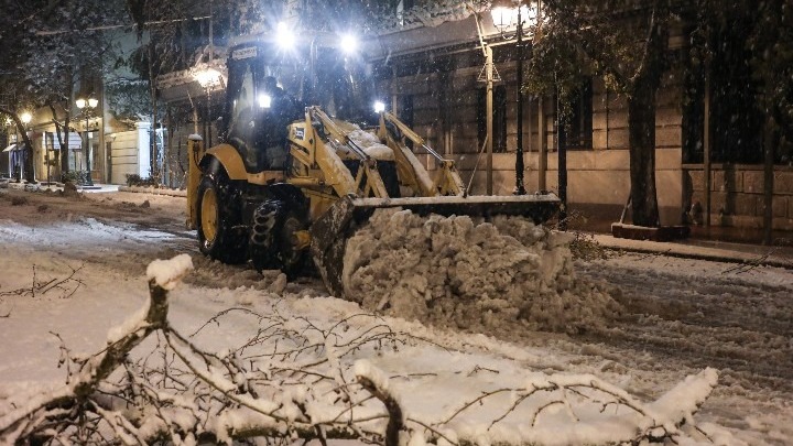Αττική: Συνεχίζονται τα προβλήματα στην ηλεκτροδότηση