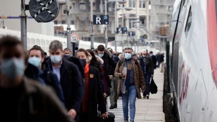 Εγκρίθηκε το σχέδιο της Γαλλικής κυβέρνησης για το πάσο εμβολιασμού