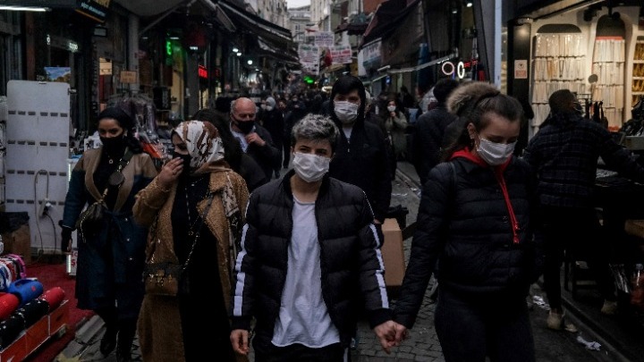 Τουρκία: Νέο ρεκόρ με 74.000 νέα κρούσματα
