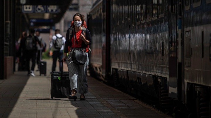 Βρετανία: 72.727 νέα κρούσματα κορονοϊού και 296 θάνατοι
