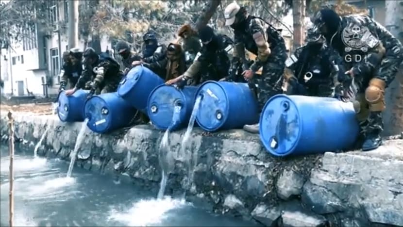 Αφγανιστάν: Οι Ταλιμπάν κατέσχεσαν και κατέστρεψαν 3.000 λίτρα αλκοόλ (vid)