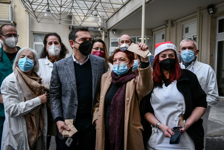 Τσίπρας στο «Αλεξάνδρα»: Να ενταχθούν στα βαρέα και ανθυγιεινά οι γιατροί και οι νοσηλευτές