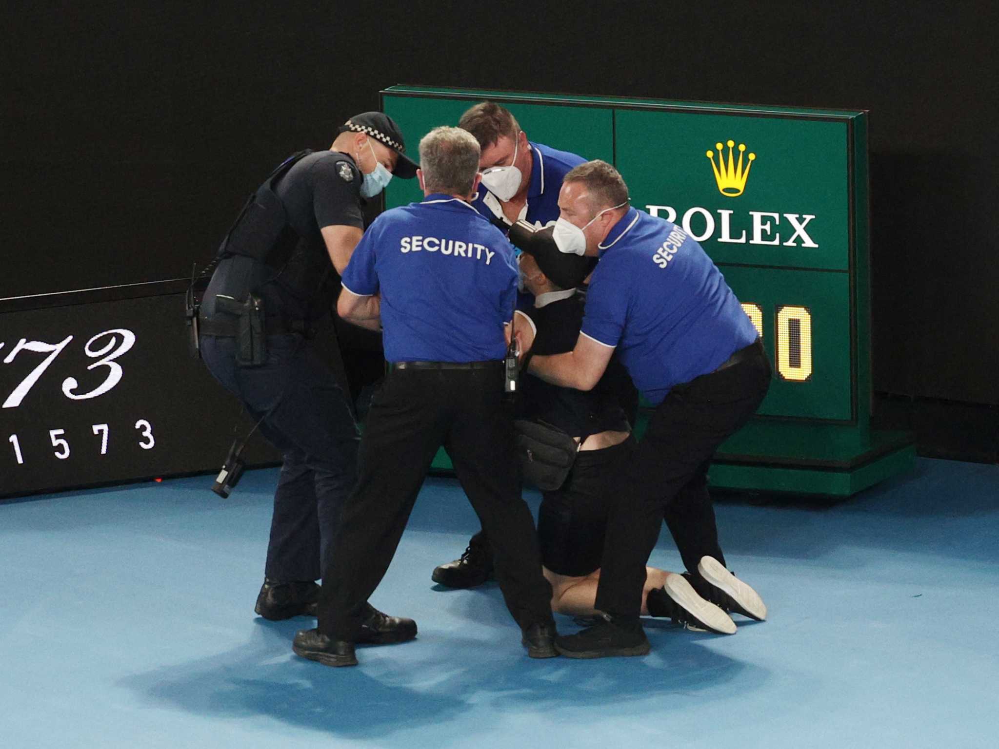 Australian Open: Εισβολή οπαδού στον τελικό Ναδάλ-Μεντβέντεφ (vid)