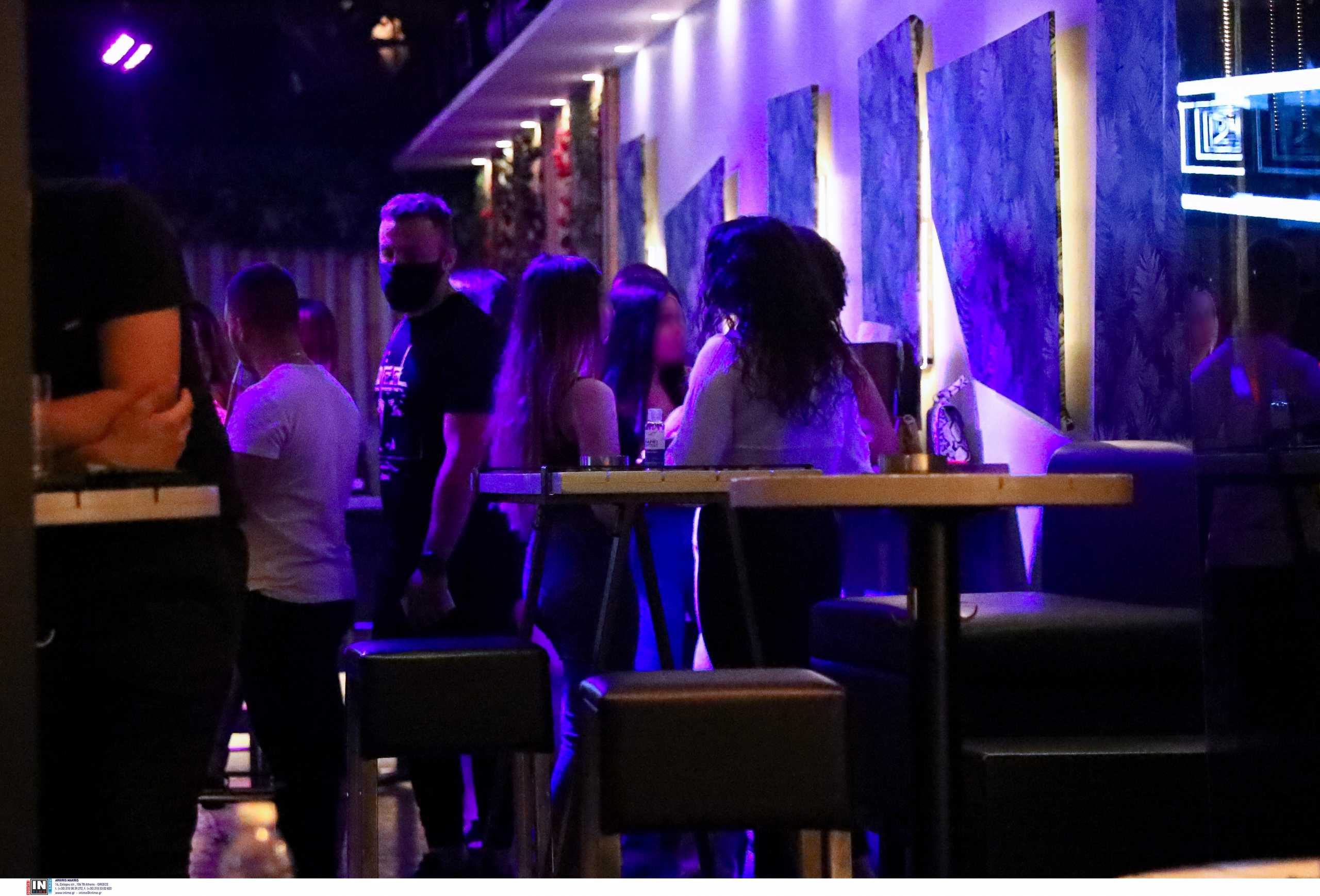Υγιεινομική βόμβα στο Μπουρνάζι: Πρωτοχρονιάτικη έφοδο έκανε η ΕΛ.ΑΣ σε πάρτυ μαγαζιού με 400 άτομα (pics)