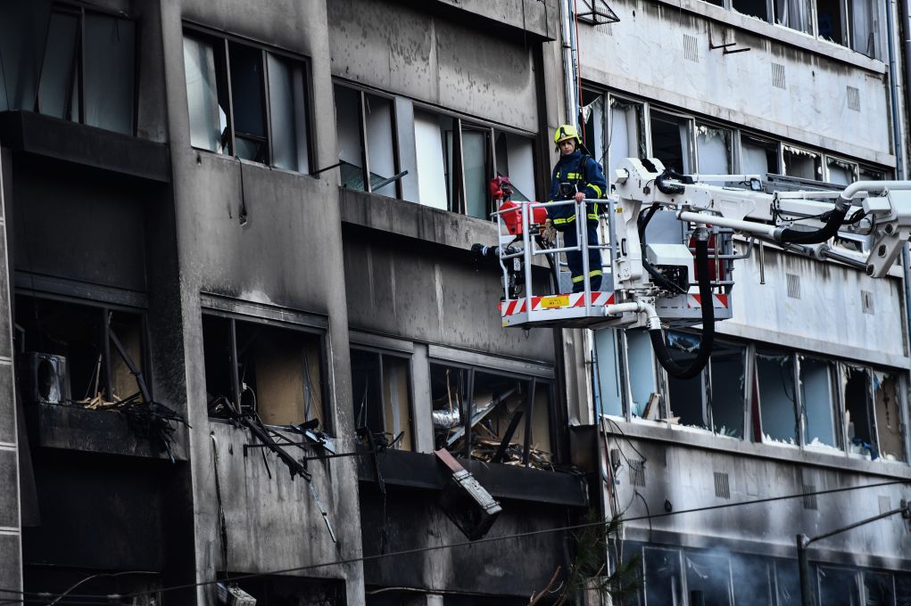 Έκρηξη στη Συγγρού: Διαρροή αερίου η πιθανή αιτία της έκρηξης – Στο νοσοκομείο 78χρονος τραυματίας