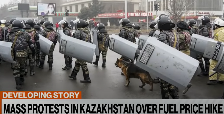 Καζακστάν: Στους δρόμους οι πολίτες λόγω της τιμής του αερίου – Παραιτήθηκε η κυβέρνηση (vids)