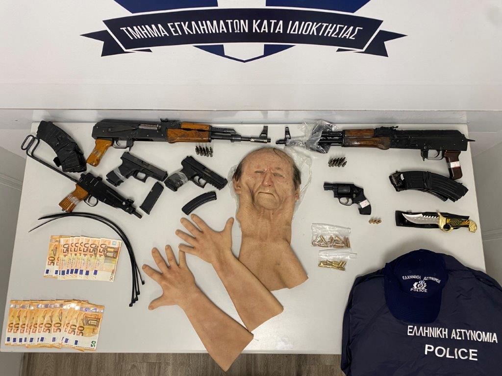 ΕΛ.ΑΣ.: Εξαρθρώθηκε εγκληματική οργάνωση – Τα μέλη κατείχαν βαρύ πολεμικό οπλισμό (vid & pics)