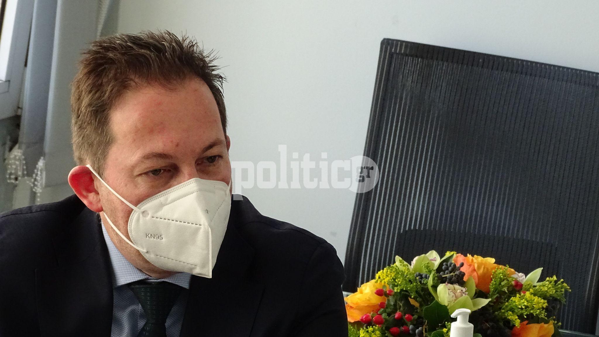 Πέτσας: «Διαφορετικό ήθος και επιχειρήματα μεταξύ Μητσοτάκη και Τσίπρα»