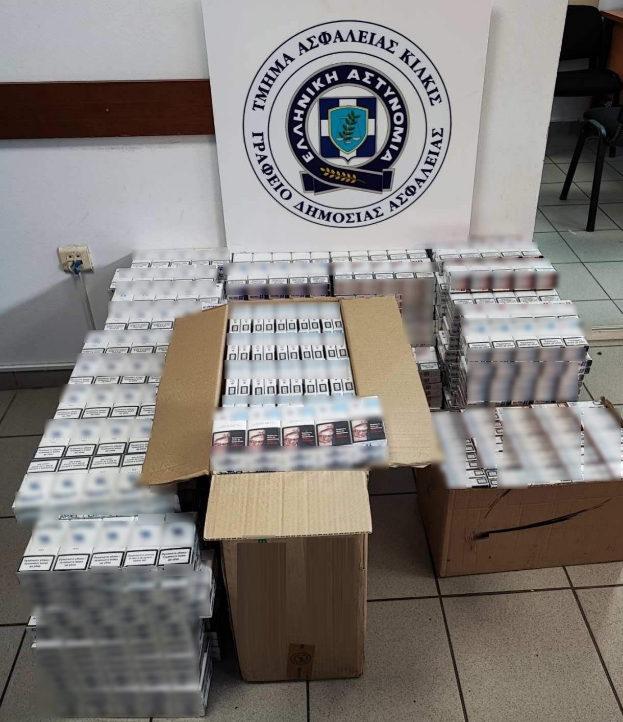 Κιλκίς: «Βούλιαξε» από λαθραία τσιγάρα το πορτ μπαγκάζ αυτοκινήτου που σταμάτησε η ΕΛ.ΑΣ (pics)