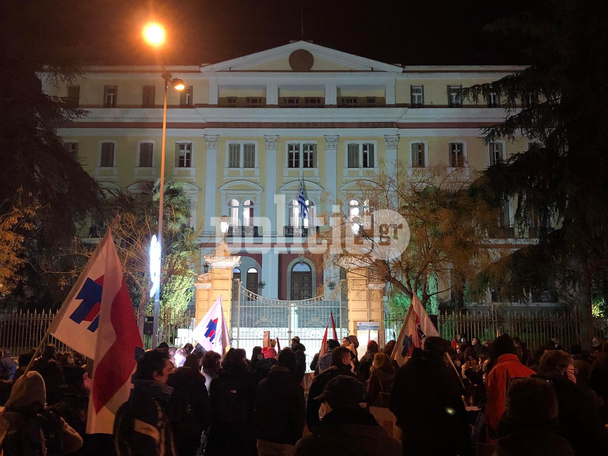 Θεσσαλονίκη: Εργατικά σωματεία ζητούν μέτρα έξω από το ΥΜΑΘ (pics & vid)