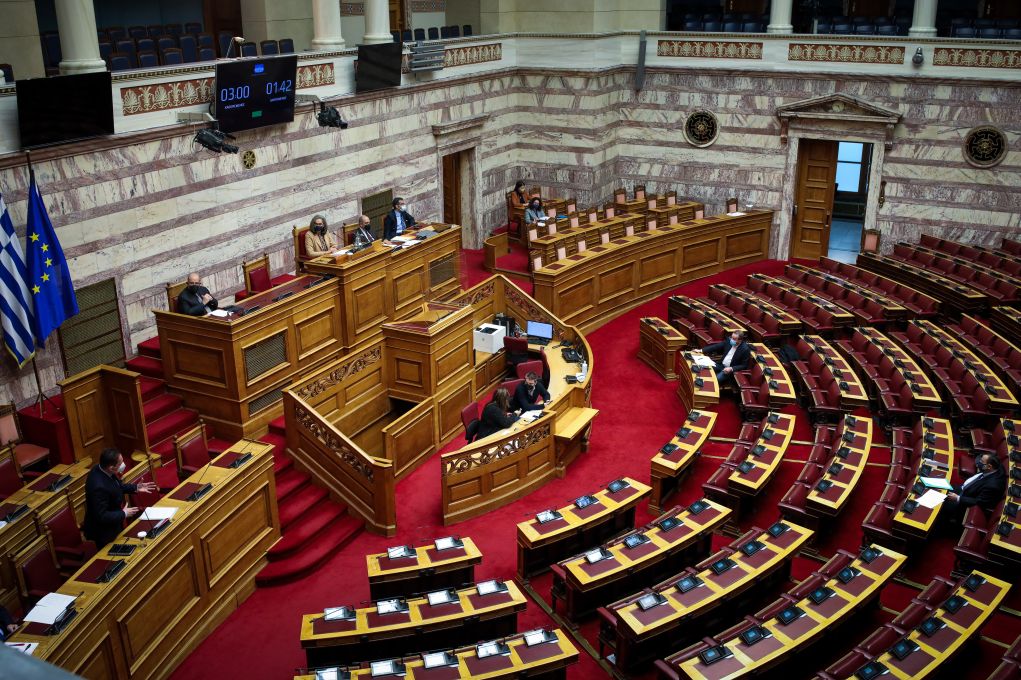 Η «Ελπίς» έβαλε λουκέτο στη Βουλή