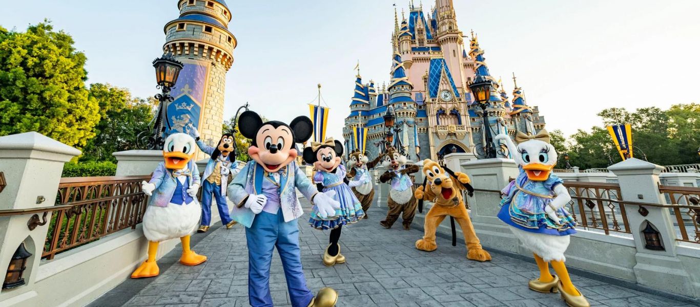 Disney World: Καταργεί την υποχρεωτική χρήση μάσκας για τους εμβολιασμένους επισκέπτες