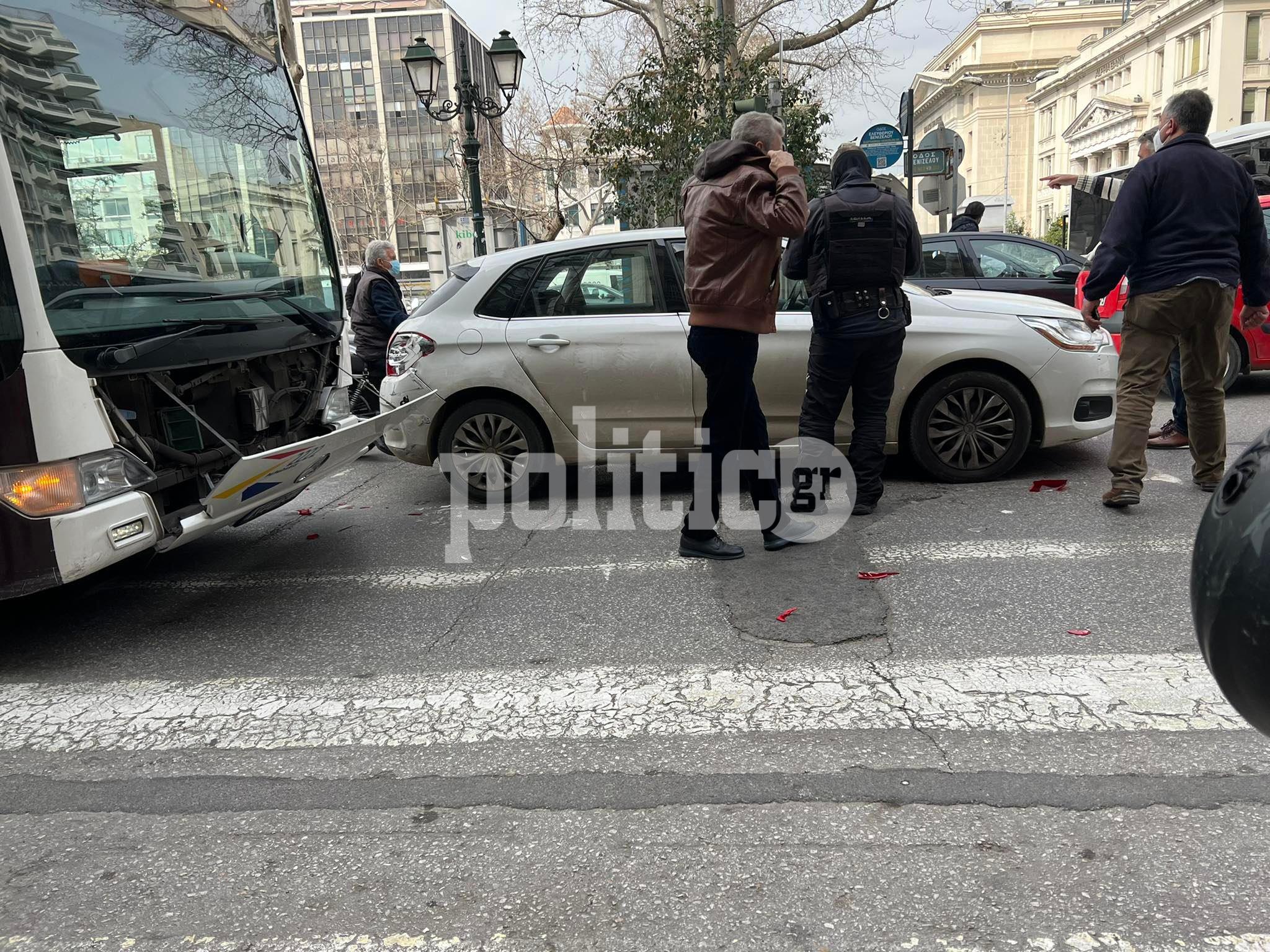 Θεσσαλονίκη: Τροχαίο με λεωφορείο και ΙΧ – Δύο τραυματίες