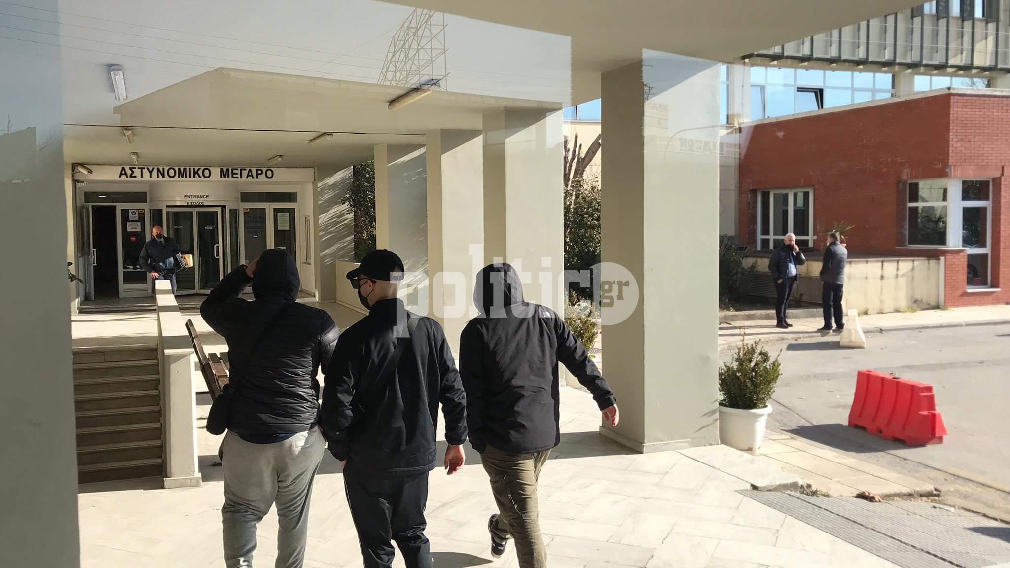 Δολοφονία Άλκη: Σε εξέλιξη η διαδικασία αναγνώρισης των δραστών – Τι δηλώνουν οι συνήγοροι των κατηγορουμένων