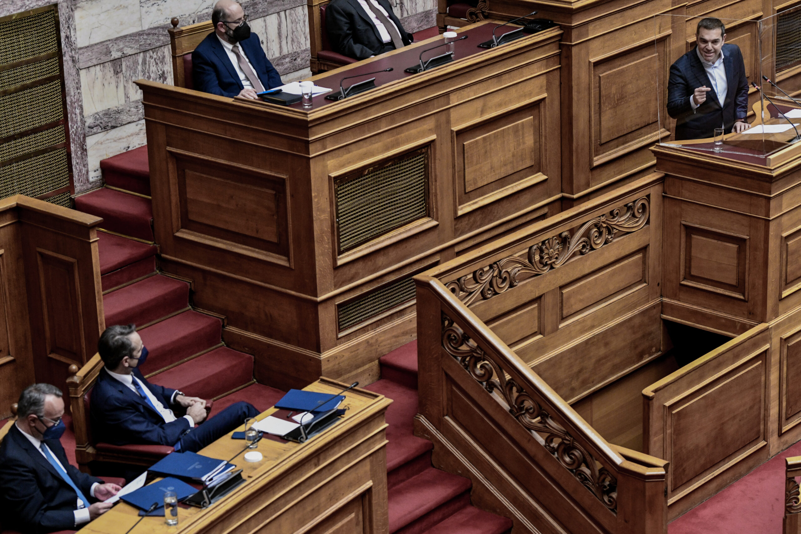 Ο Τσίπρας ως «εκχιονιστικό» του Μητσοτάκη και ο μίτος των ευθυνών για την κακοκαιρία
