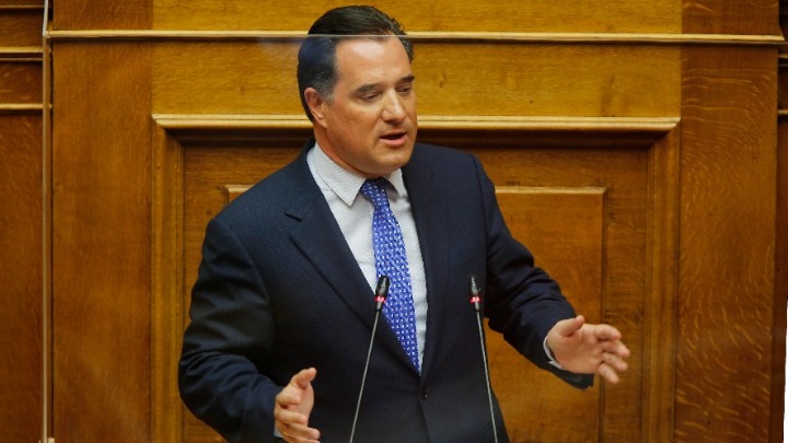 Βγήκαν τα…μαχαίρια στη Βουλή: «Θα σας τιμωρήσει ο Θεός» είπε ο Άδωνις Γεωργιάδης