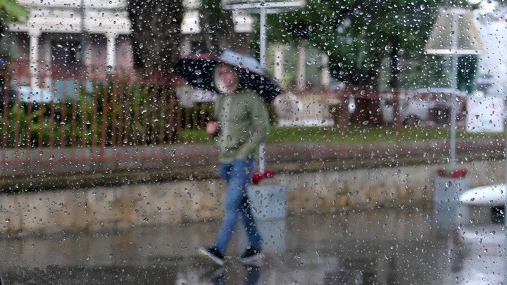 Καιρός αύριο: Βροχές, καταιγίδες και χιονοπτώσεις – Δείτε σε ποιες περιοχές (vid)