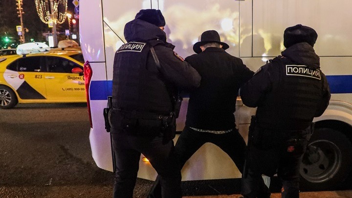 Ρωσία: Συνεχίζονται οι διαδηλώσεις ενάντια στην εισβολή στην Ουκρανία – Καταστολή και συλλήψεις