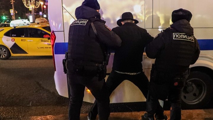 Ρωσία: Περισσότερες από 700 συλλήψεις σε αντιπολεμικές διαδηλώσεις (live video)