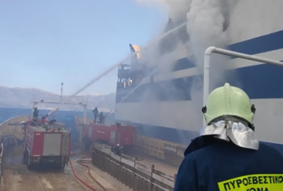 Φωτιά σε πλοίο: Οι αρχές συνέλαβαν τον πλοίαρχο και τους δύο μηχανικούς του