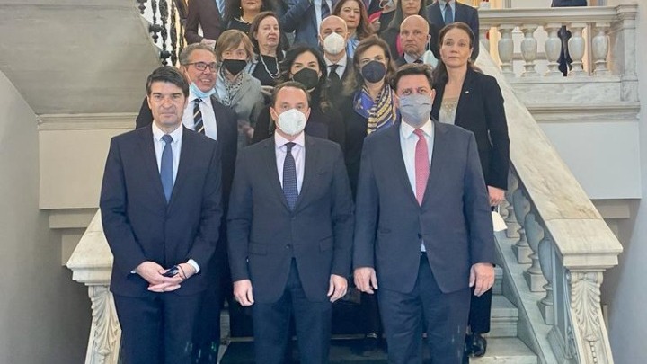 Με τους πρέσβεις των κρατών – μελών της Ευρωπαϊκής Ένωσης συναντήθηκε ο Μ. Βαρβιτσιώτης