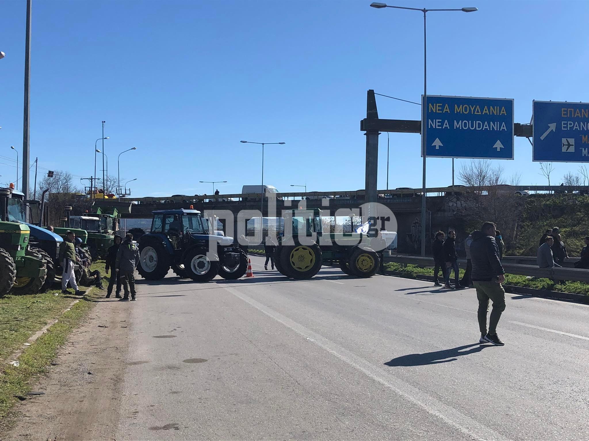 Αγρότες μπλόκαραν την Μουδανίων - Χάος στους δρόμους (pics & vids)