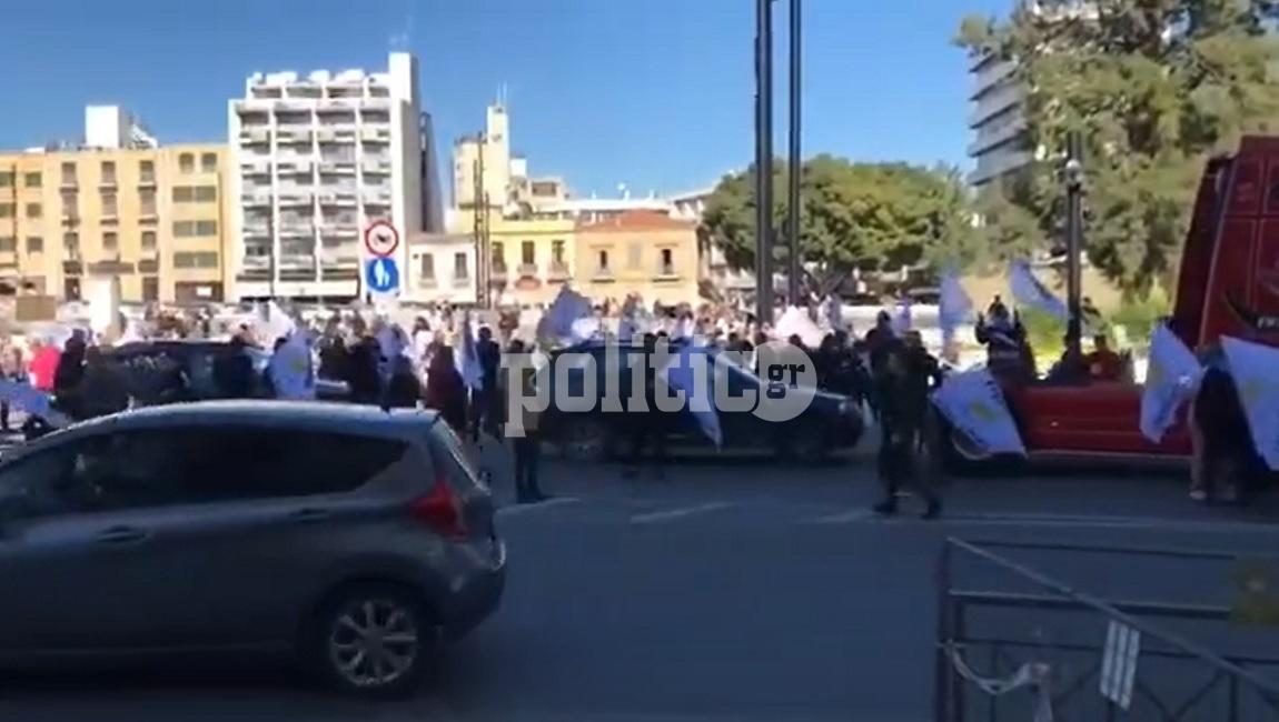 Κύπρος: Μεγάλη αυτοκινητοπομπή κατά των μέτρων της πανδημίας (pics & vid)