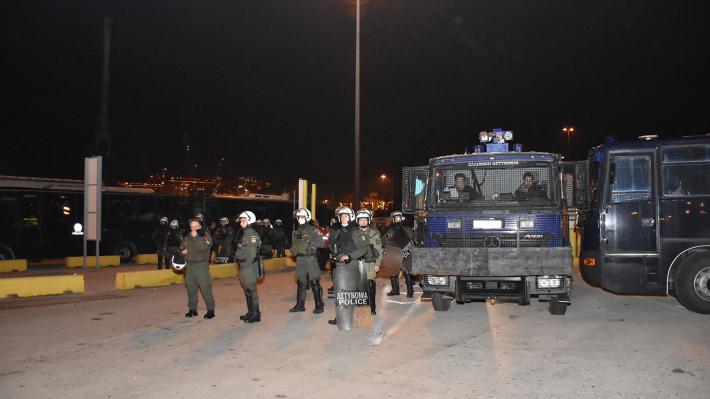 Αστυνομική παρουσία στο λιμάνι του Πειραιά με αφορμή την απεργία εργαζομένων της COSCO