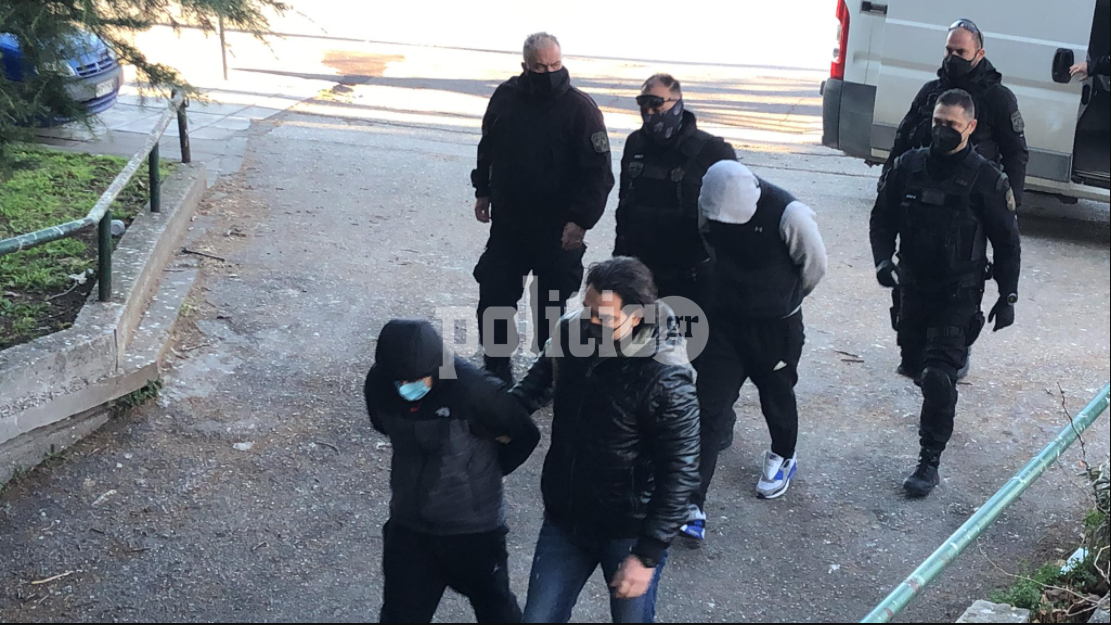 Δολοφονία Άλκη: Στον ανακριτή οι τρεις από τους οκτώ συλληφθέντες (vid)