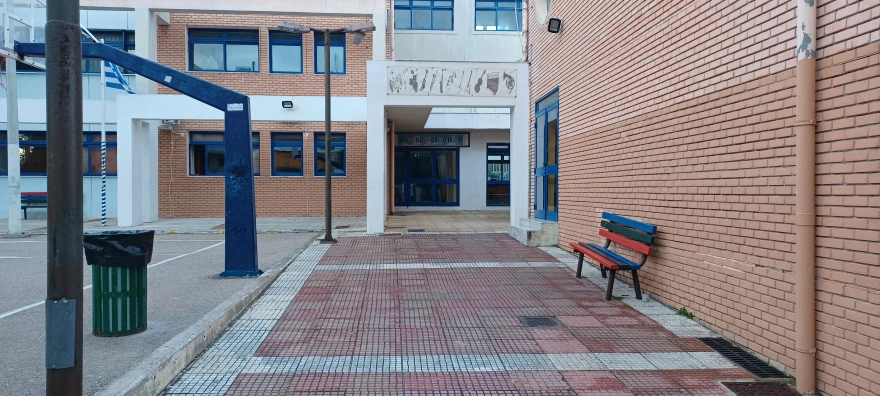 Ίλιον: Εκτός σχολείου τέθηκε ο καθηγητής που πρόσβαλε μαθητή επειδή φορούσε φούστα