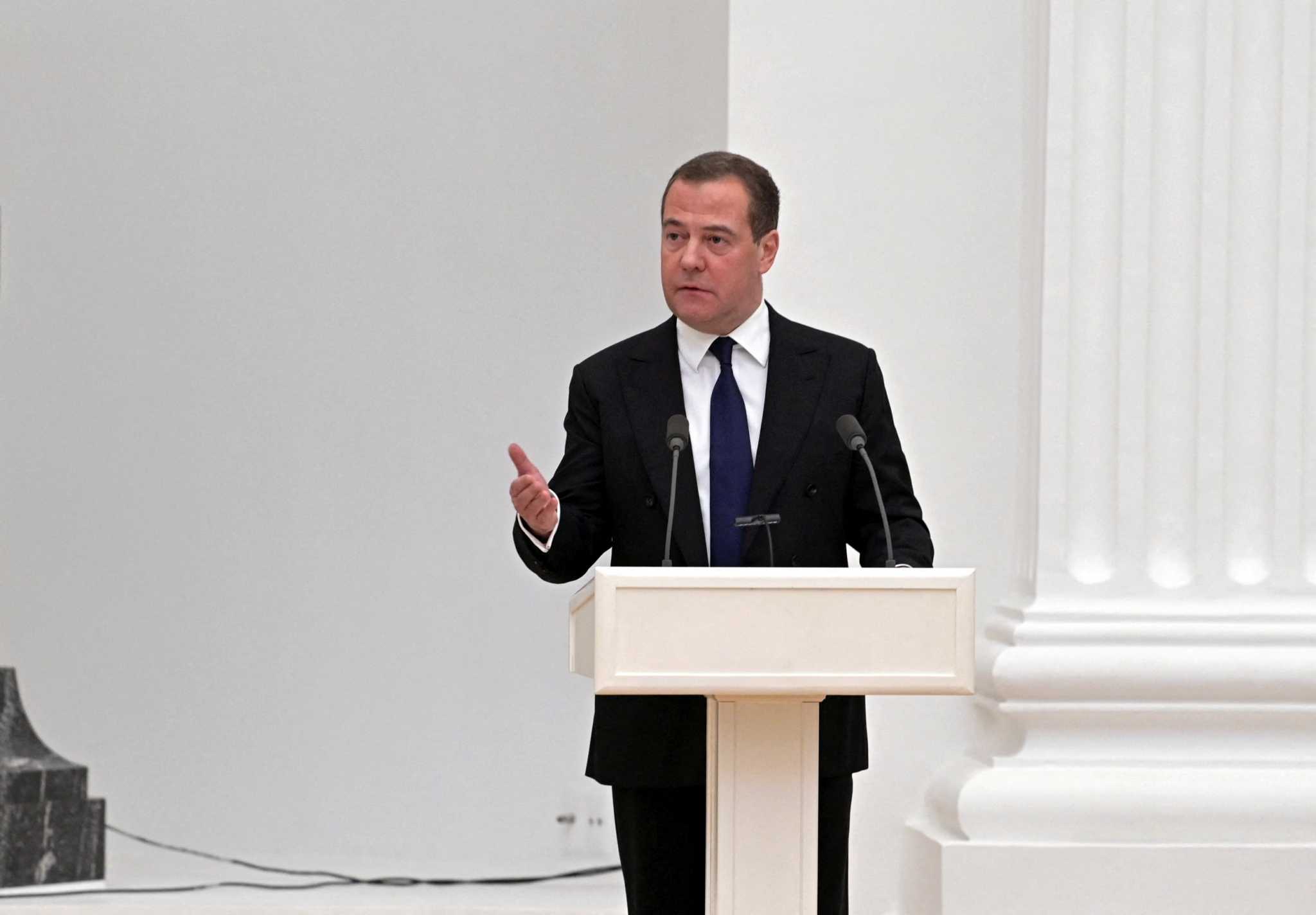 Απειλή Μεντβέντεφ στη Δύση: Η Ρωσία θα πουλά τρόφιμα μόνο σε φιλικές χώρες (vid)