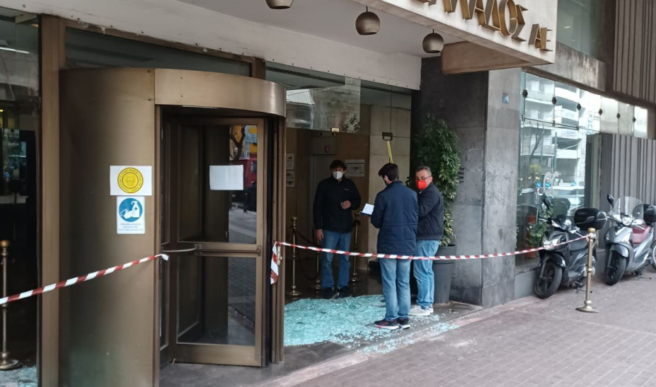 Επίθεση Ρουβίκωνα στο Μέγαρο του ΟΣΕ στην Αθήνα