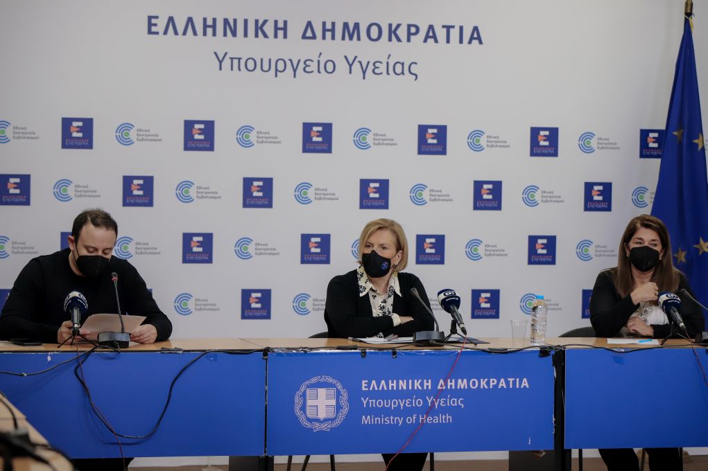 Κορονοϊός: Εκατό παιδιά νοσηλεύονται στα νοσοκομεία – “Φρένο” στη σκέψη για χαλάρωση μέτρων