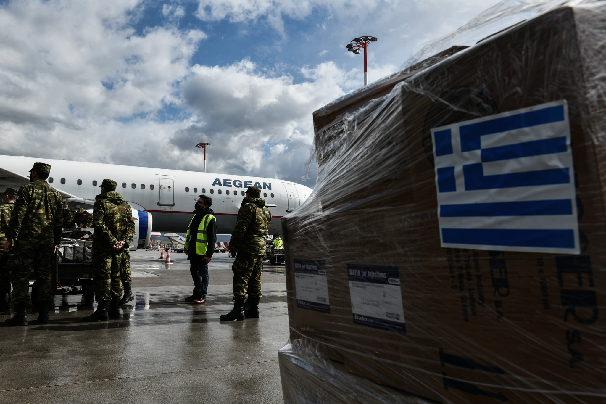 Δημοσκόπηση: Πως βλέπουν οι Έλληνες την αποστολή στρατιωτικού εξοπλισμού στην Ουκρανία