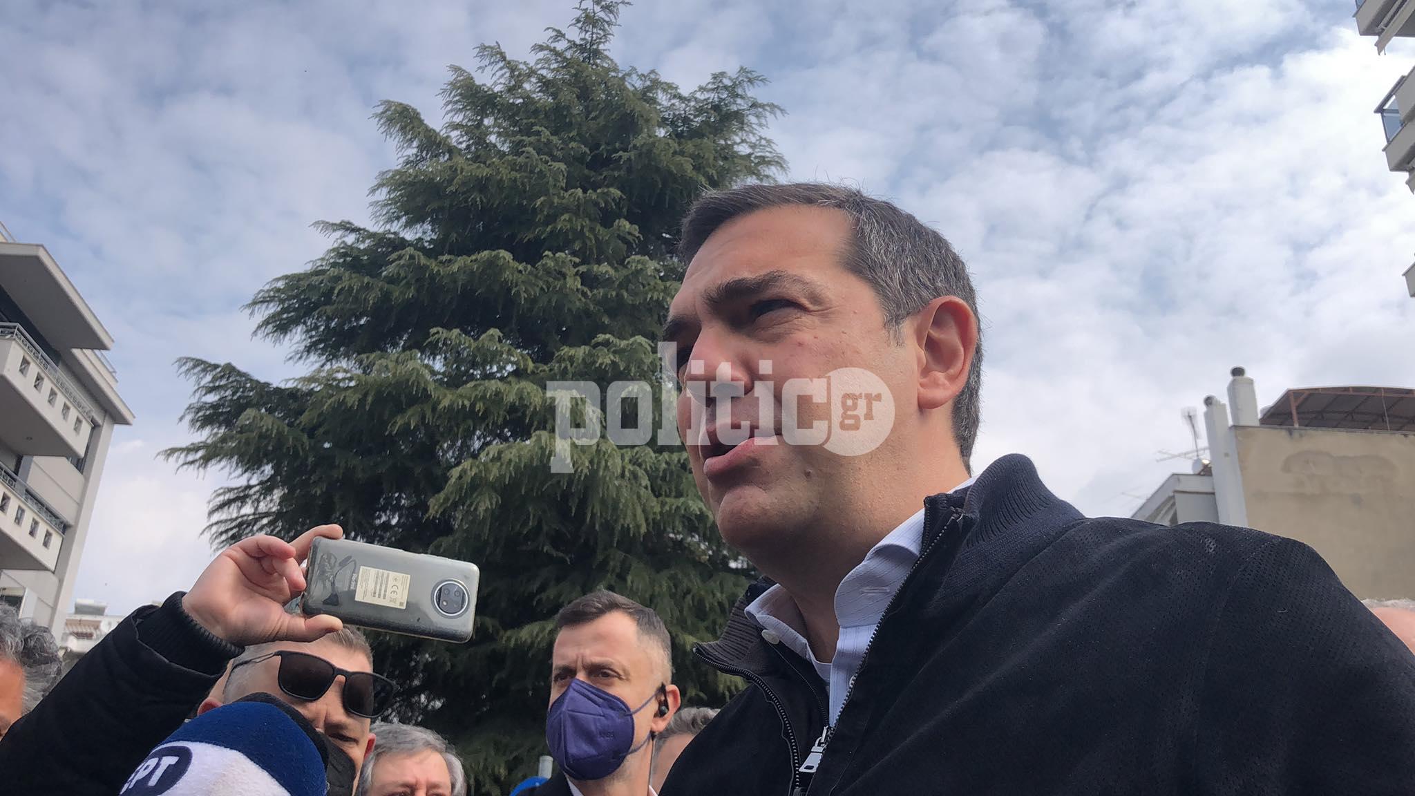 Πλήθος κόσμου στην περιοδεία Τσίπρα στην Καλαμαριά (pics & vids)