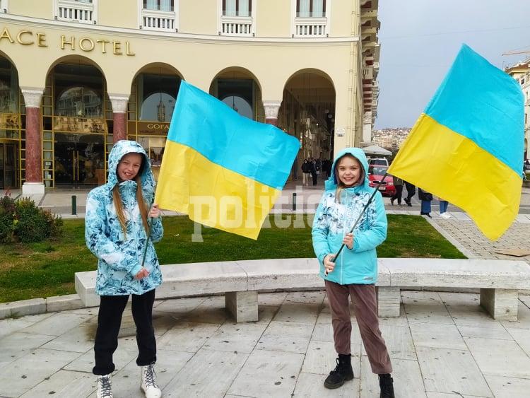 Θεσσαλονίκη: Νέα συγκέντρωση διαμαρτυρίας Ουκρανών στην πλατεία Αριστοτέλους – “Ευρώπη σώσε τα παιδιά μας”
