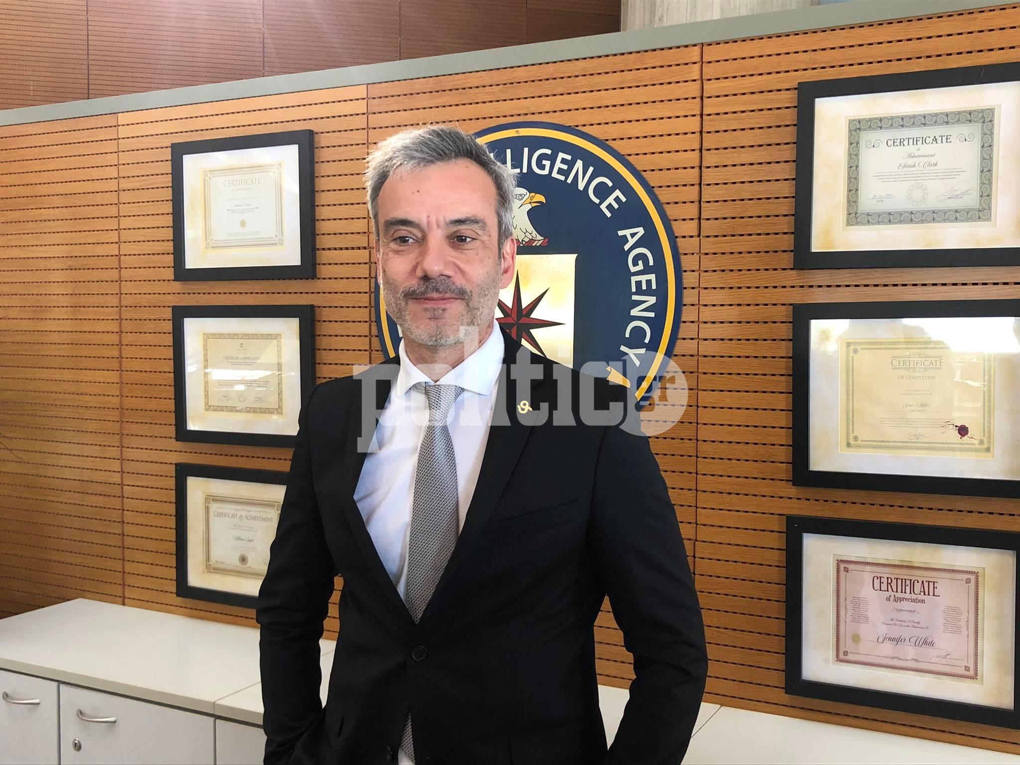 Ο Κ. Ζέρβας στο «Στρατηγείο της CIA» – «Καλή επιτυχία στο Bricklayer»