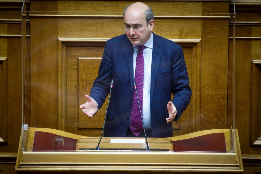 Κωστής Χατζηδάκης προς ΣΥΡΙΖΑ: «Κάνουμε ό,τι μπορούμε για τους ευάλωτους, δεν υπάρχουν μαγικά ραβδιά»