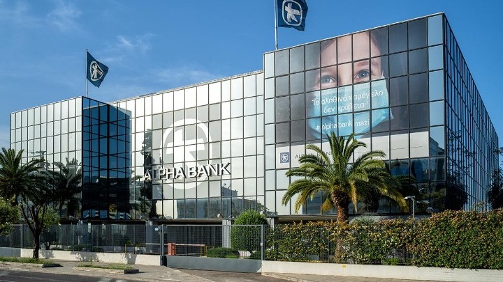 Alpha Bank: Σε 330 εκατ. ευρώ το 2021 τα προσαρμοσμένα κέρδη μετά από φόρους
