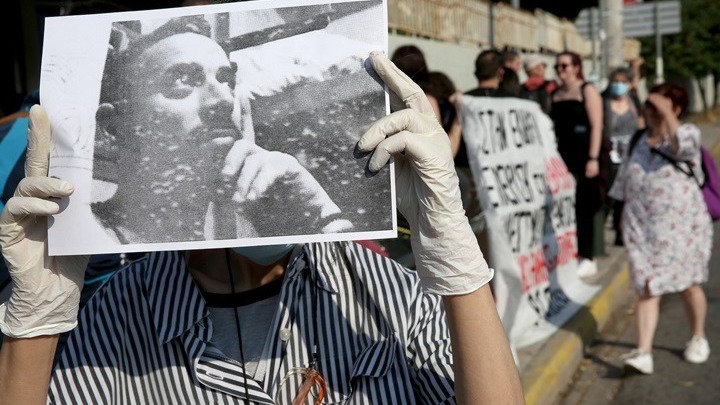 Εσπασε το βραχιολάκι του και αναζητείται από τις Αρχές ο Βασίλης Δημάκης