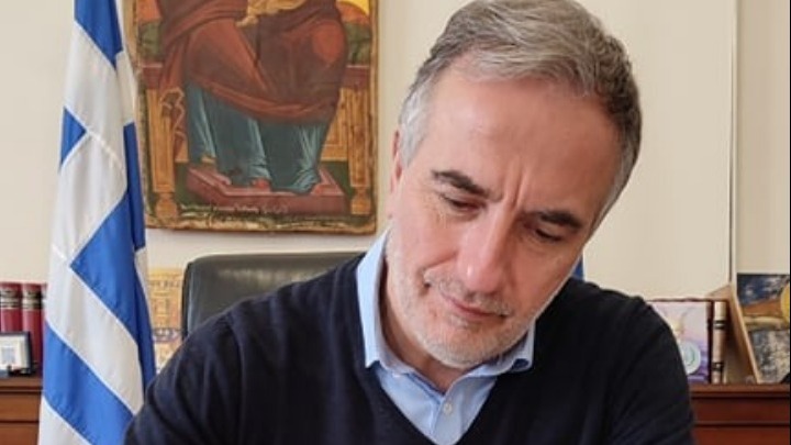 Κανονικά στο γραφείο του ο Σταύρος Καλαφάτης