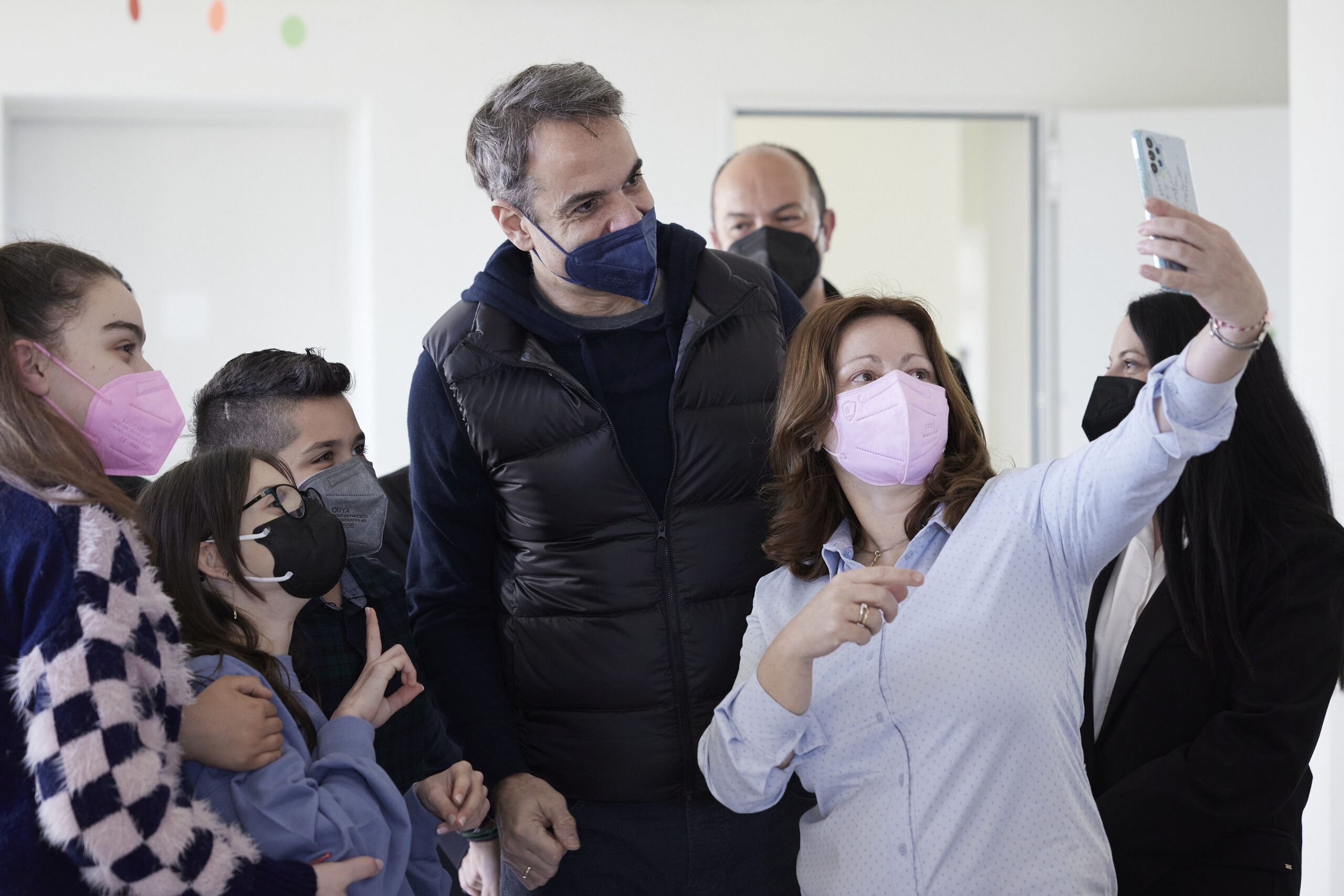 Κυριάκος Μητσοτάκης: «Πιστεύω ότι σύντομα θα απαλλαγούμε από τις μάσκες εντός της τάξης» 