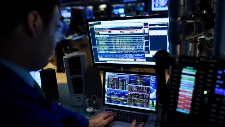 Η Ρωσία απαντά στις κυρώσεις της Δύσης με μείωση της χρήσης του αμερικανικού δολαρίου