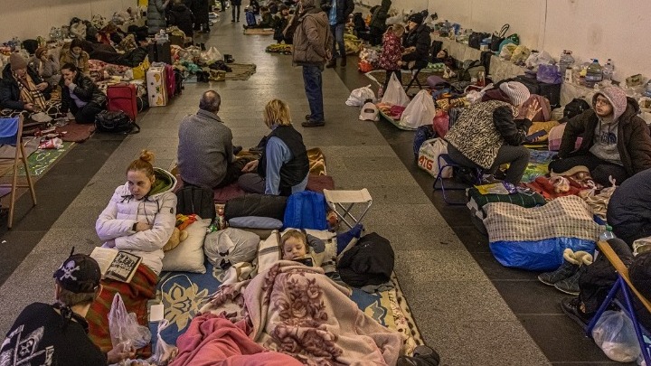 Ουκρανία: Απόγνωση και φόβος για τα παιδιά του Κιέβου, μετά τον βομβαρδισμό σχολείου στα προάστια