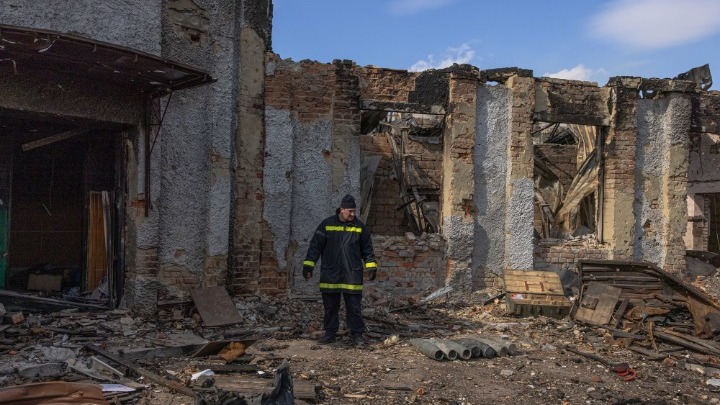 Ζημιές 10 δισ. δολαρίων από ρωσικούς βομβαρδισμούς καταγγέλλουν οι τοπικές αρχές της Μαριούπολης
